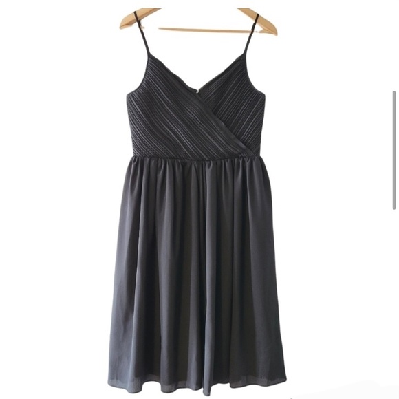 Banana Republic Strappy Crossover V-neckline Pockets Mini Dress Black Size  6. - Picture 4 of 9